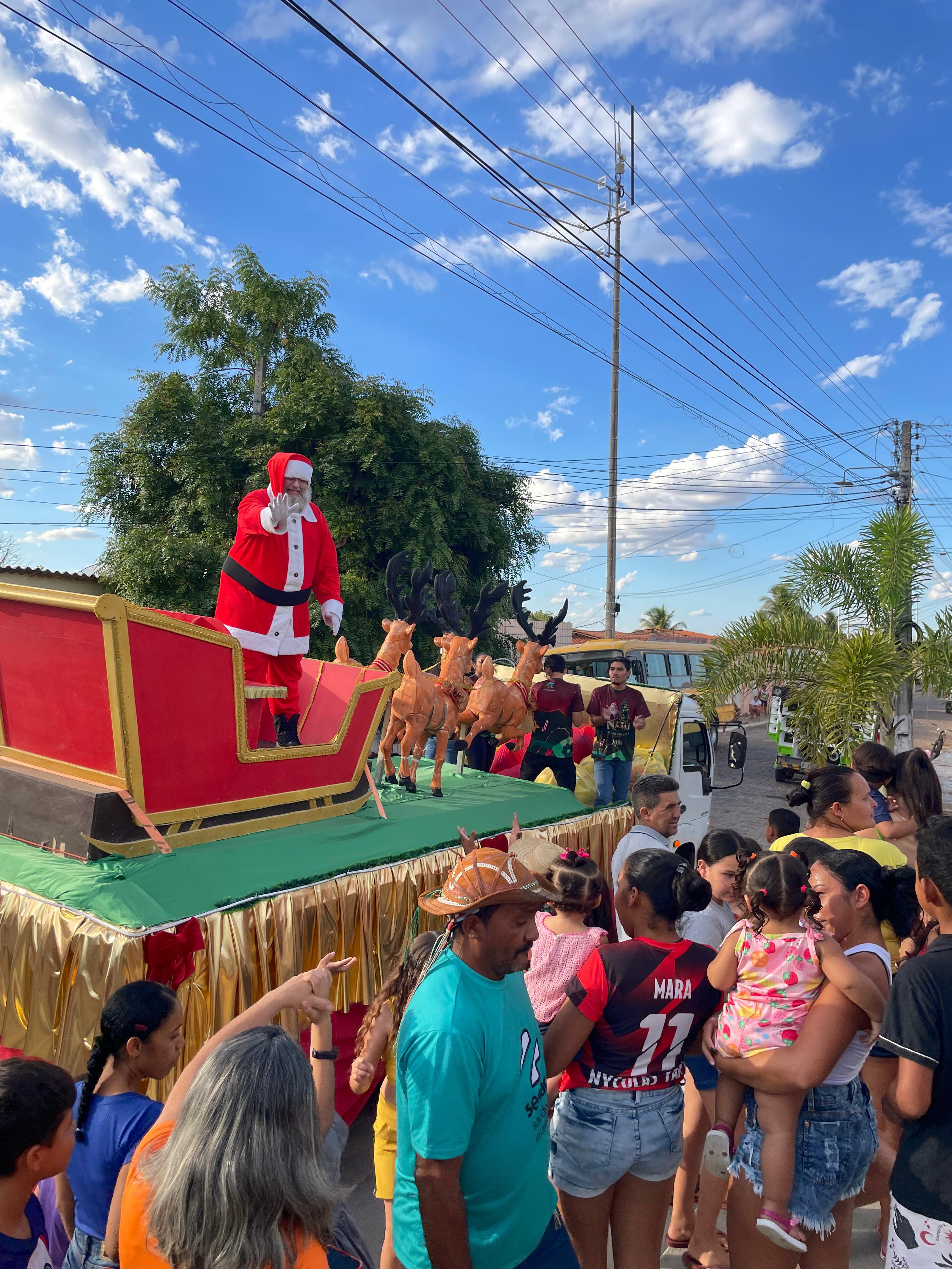 Farias Brito realiza a entrega de brinquedos para 5 mil crianças em comemoração ao Natal