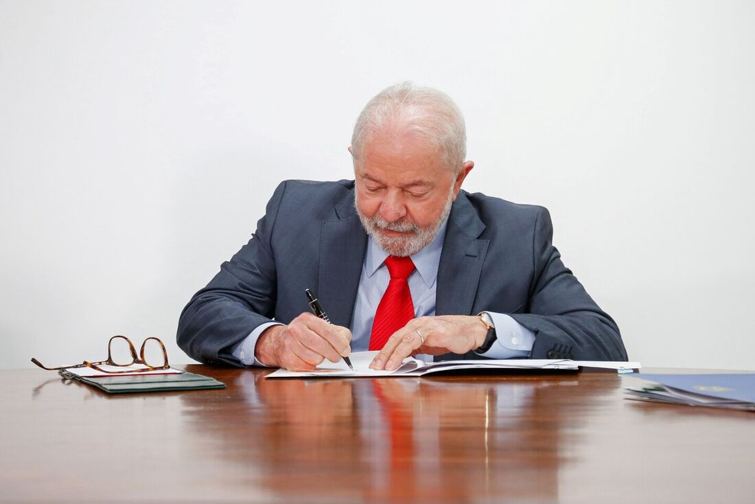 Lula sanciona lei que aumenta penas para crimes sexuais contra vulneráveis; punições podem chegar a 40 anos