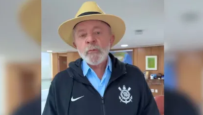 Lula faz doação ao Corinthians e rebate Fake News sobre taxação do Pix