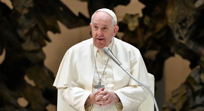 Papa Francisco dormiu bem e está descansando no hospital