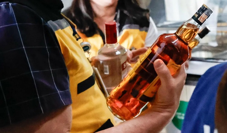 Bebidas adulteradas Casos de intoxicação por metanol fazem bares de Juazeiro do Norte emitirem comunicados sobre procedência das bebidas
