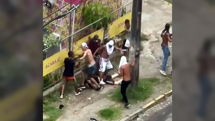 Confronto entre torcidas no Recife deixa feridos e destruição nas ruas