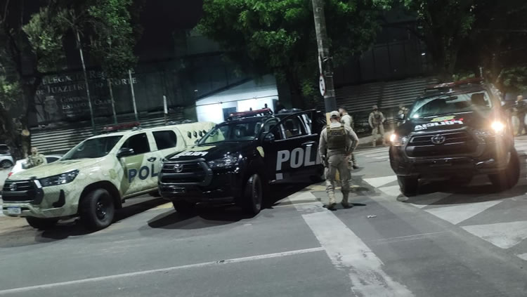 Presos fazem motim na cadeia de Juazeiro e 17 membros de facção carioca levados à delegacia