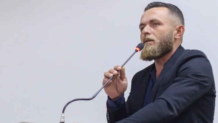 Vereador é denunciado por ameaçar e torturar ex com tapas e queimaduras em Várzea Alegre