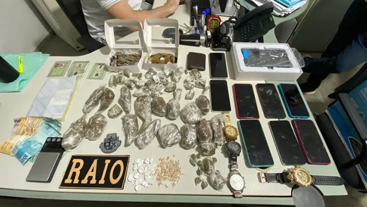 PMCE captura oito pessoas e apreende drogas em Maranguape
