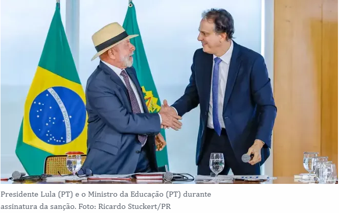 Lula sanciona lei que restringe uso de celulares nas escola públicas e privadas da educação básica