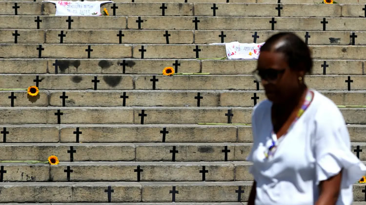 A cada 17 horas, ao menos uma mulher foi vítima de feminicídio em 2024