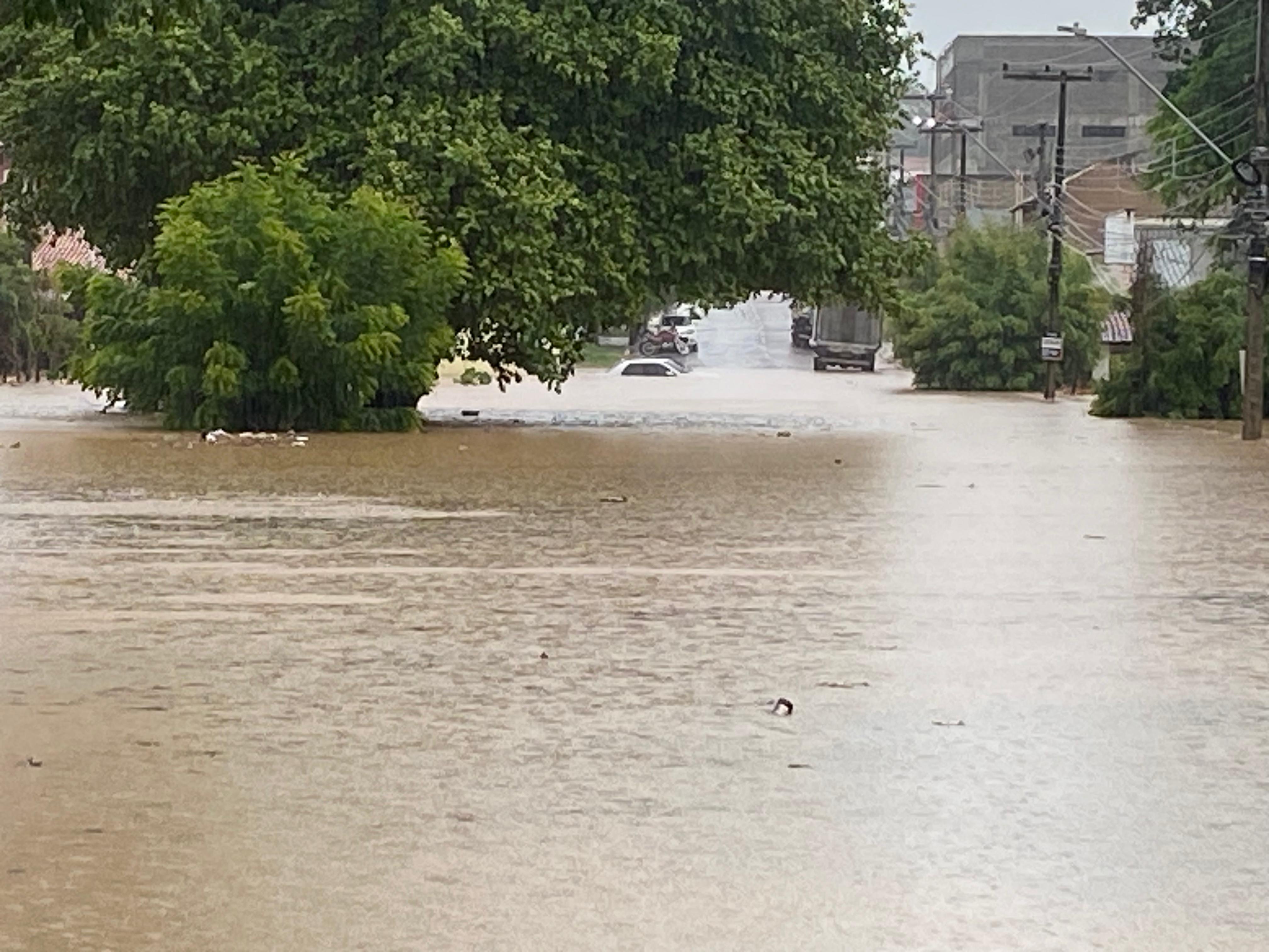 Após chuva de 120 mm, Juazeiro do Norte enfrenta alagamentos em diversas áreas